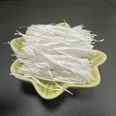 แข็งแรง ทนทานต่อการแตกร้าว สีเทา PP ไฟเบอร์ Twisted Bunchy Form 500T สำหรับพื้นอุตสาหกรรม